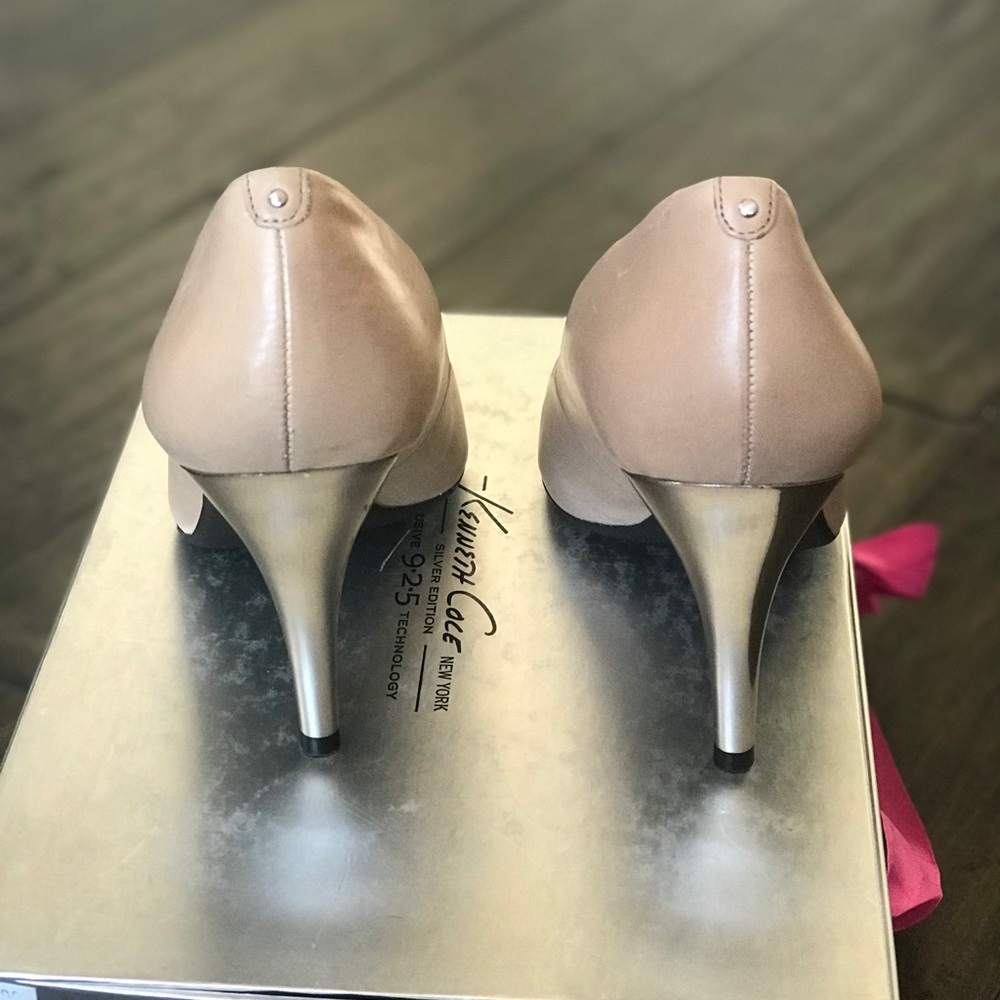 Kenneth Cole Nude Leather Heels - Picture 2 of 6